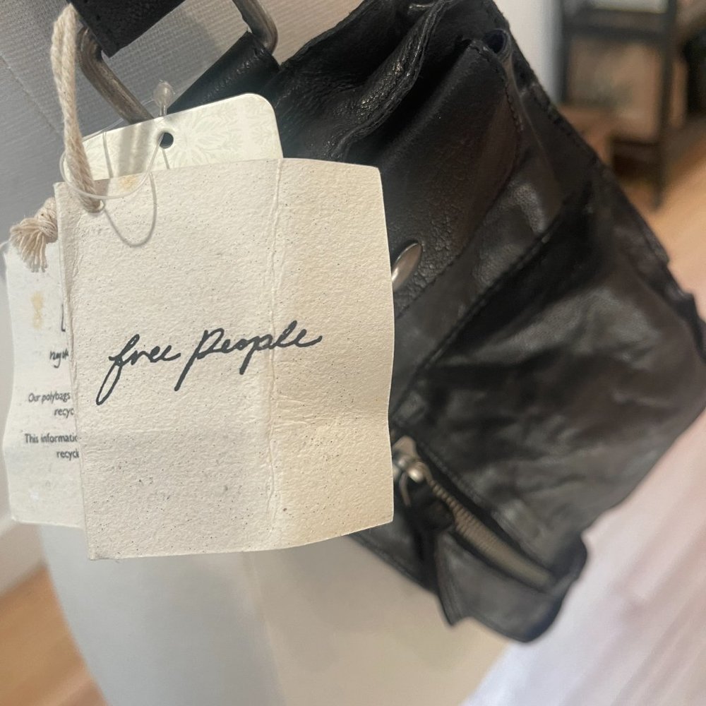 SOLD Free People Women's Jagger Slim Leather Sling Bag Black NWT $78 - Picture 13 of 15